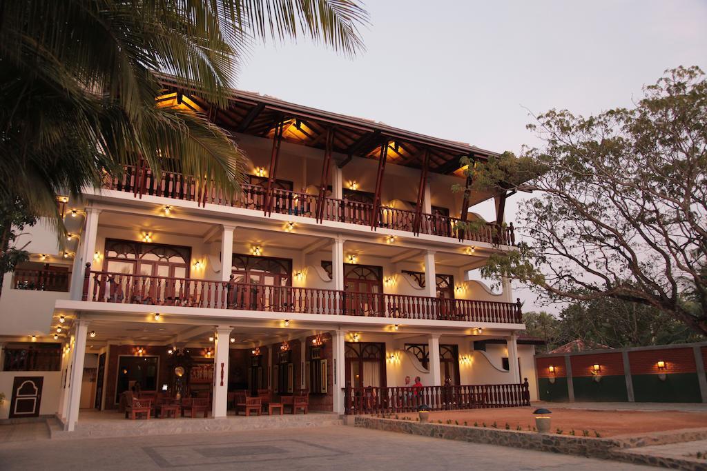 Wunderbar Beach Hotel Bentota Exterior foto